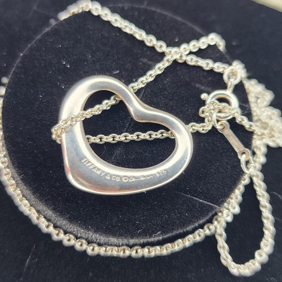 Tiffany&Co Peretti Open Heart PendantNecklace - Picture 2 of 3
